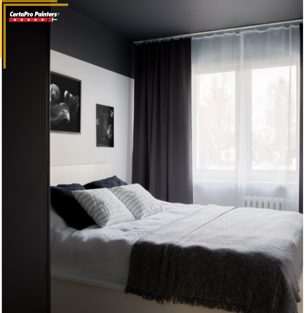 bedroom with queen bed